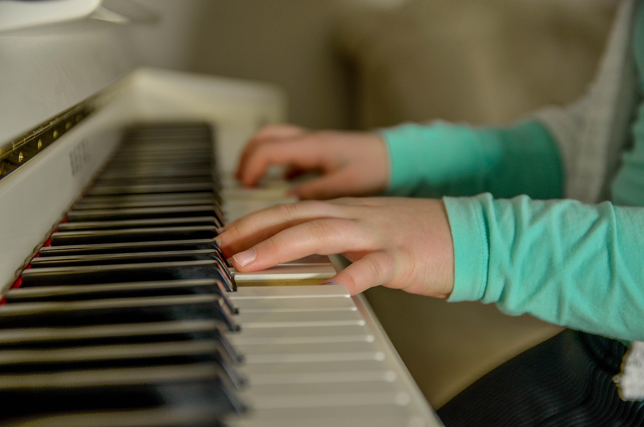Best Age To Start Music Lessons For Children [Complete Breakdown]